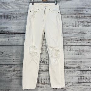 🔥 SALE AMERICAN EAGLE White Distressed Mom Straight Jean Straight Leg Stretch S…